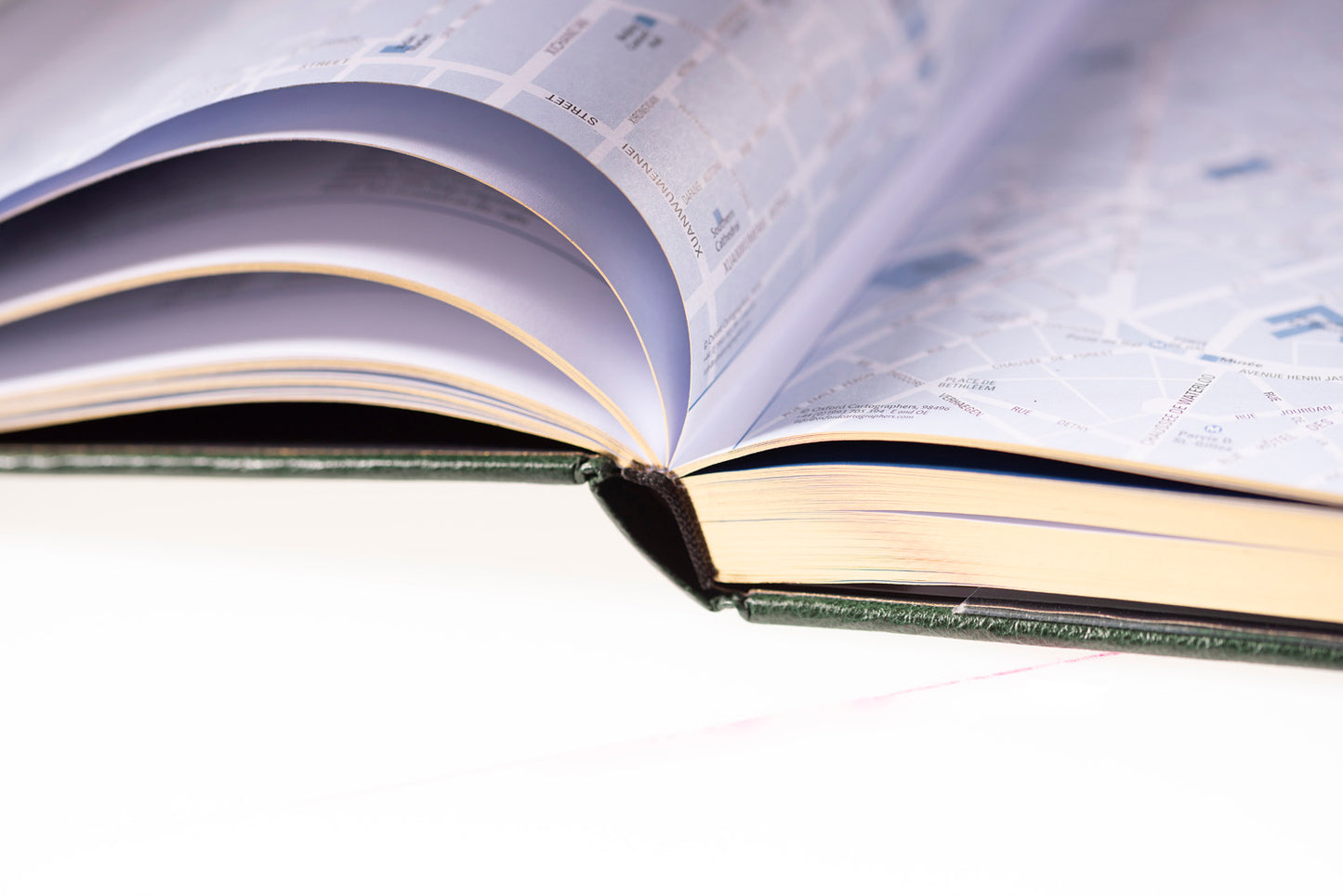 Financial Times - 2024 - Desk Diary - Week to View- Green (DCG-24)