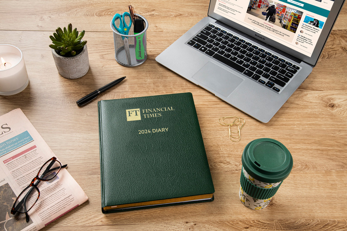 Financial Times - 2024 - Desk Diary - Week to View- Green (DCG-24)