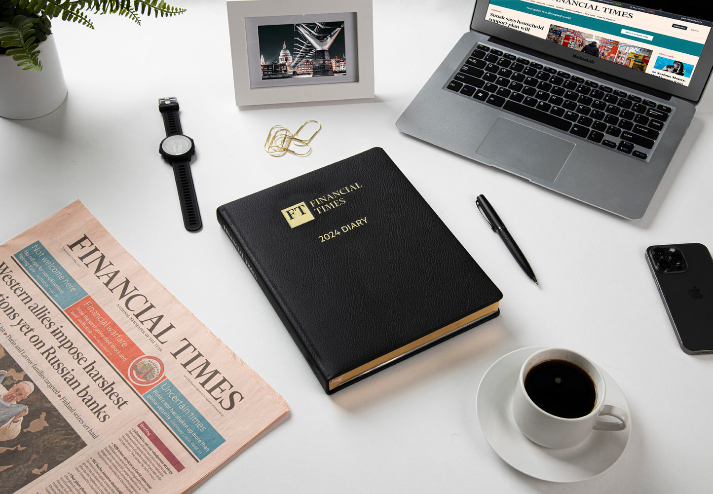 Financial Times - 2024 -Leather Desk Diary - Week to View- Black