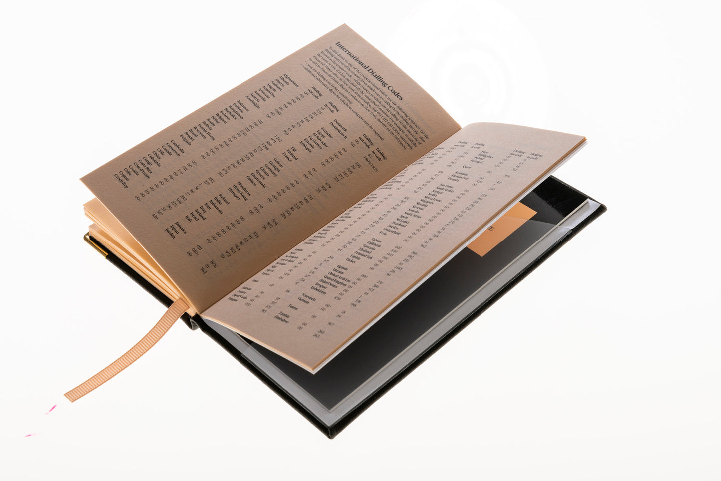Financial Times - 2024 - Landscape Pocket Diary (Pink paper) - Week to View - Black (PP-24)